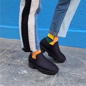 iRi NYC Wes Black Neoprene Slip-On Comfort Sneaker Wavy Platform Sole size 7